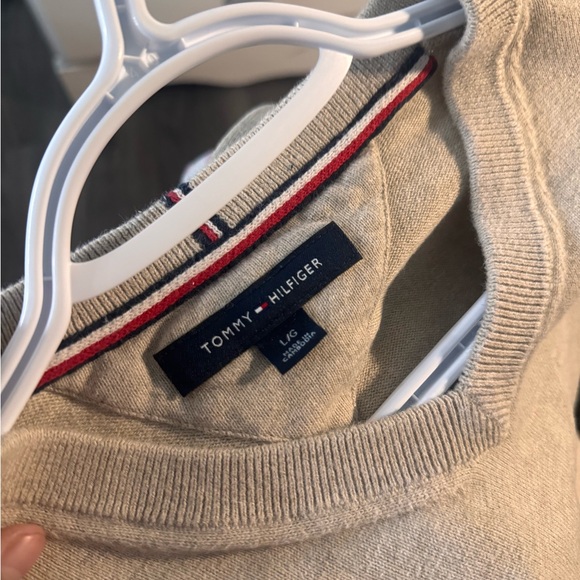 Tommy Hilfiger Sweater - Picture 2 of 2